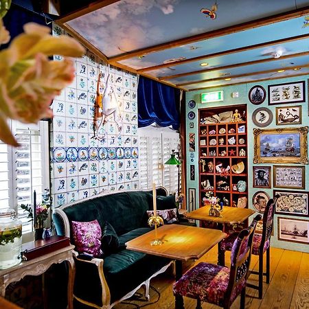 Rosalia'S Menagerie Cocktail Bar & Innupstairs Амстердам Екстериор снимка